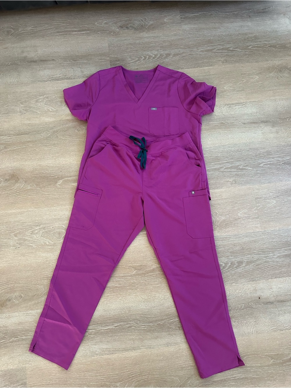 FIGS scrub sets ! Yola skinny bottoms ! Caterina top !